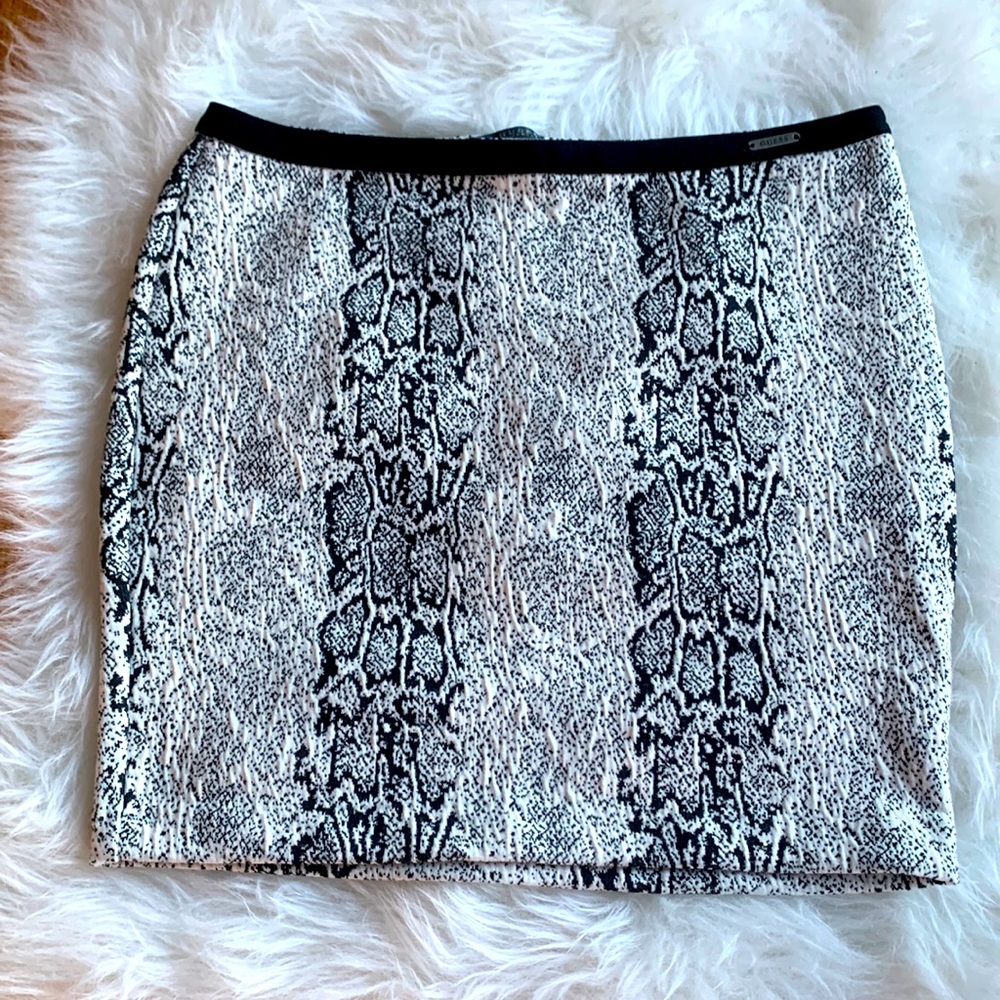 Guess black and white print - like new